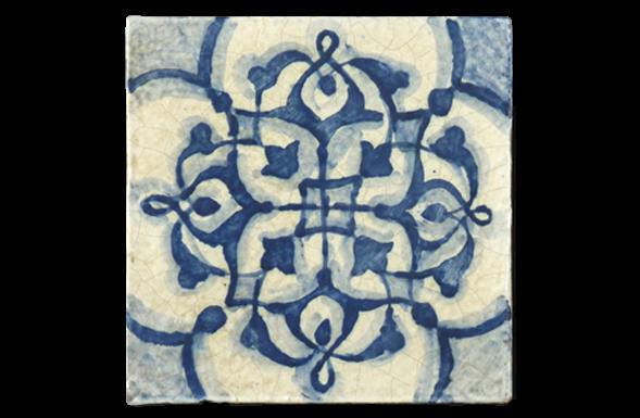 deferranti-italianate-elisabella-blue-and-white-handpainted-terracotta-tile